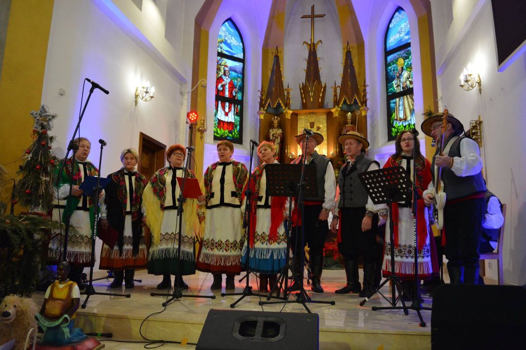 Zespół Lotos z Werbkowic na VIII Międzynarodowym Ekumenicznym Festiwalu Kolęd i Pastorałek Wetlina - Cisna fot. Cisna Centrum Kultury