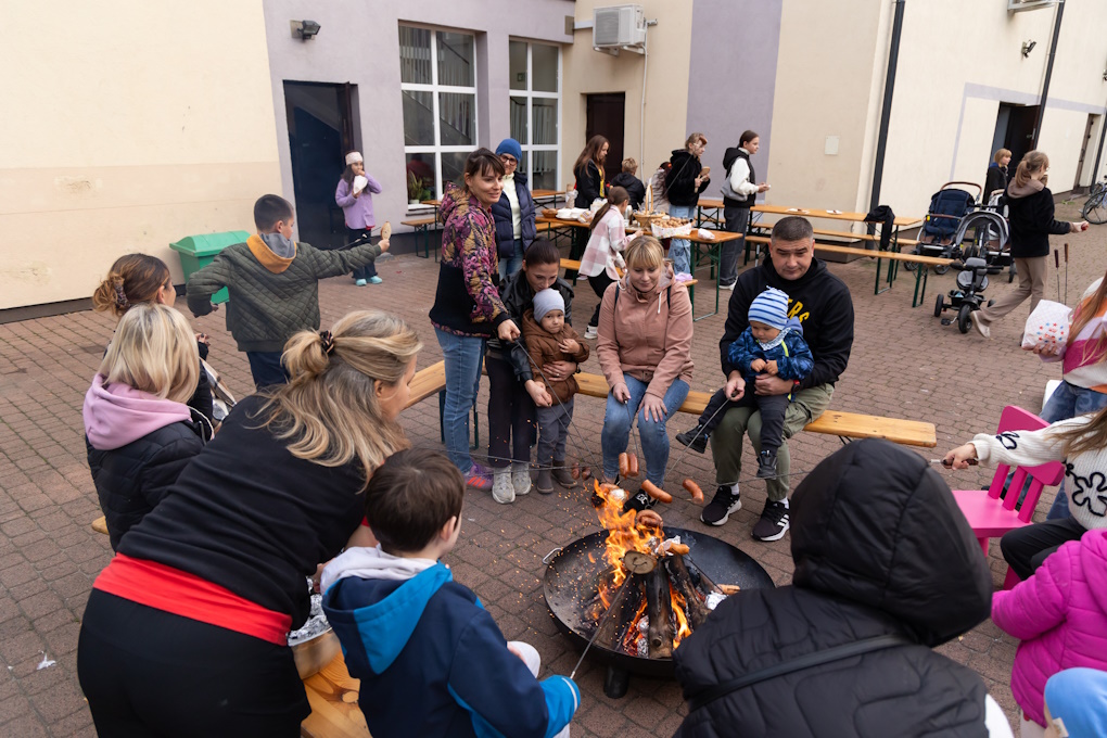 Uczestnicy Rodzinnego Pikniku Sołeckiego w Noc bibliotek 